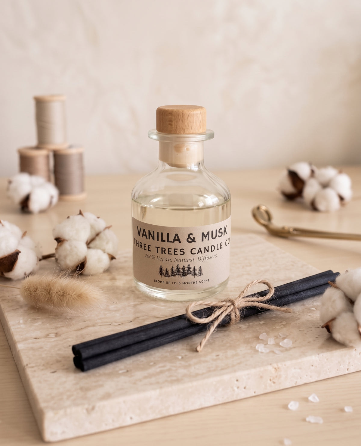 Vanilla & Musk Scented Soy Wax Candle - Luxury Cosy Aroma