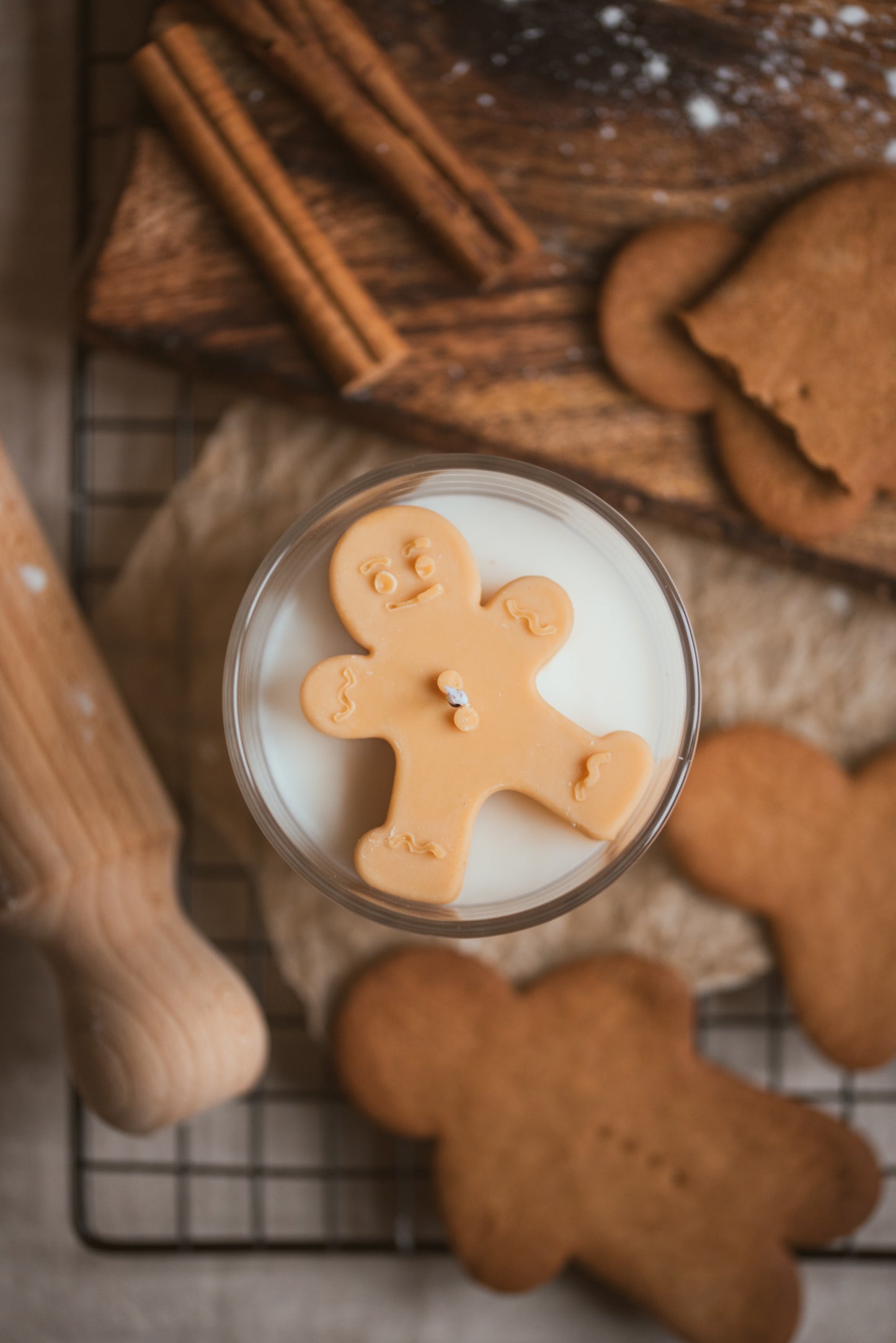 natural vegan christmas candle gift gingerbread man cinnamon 