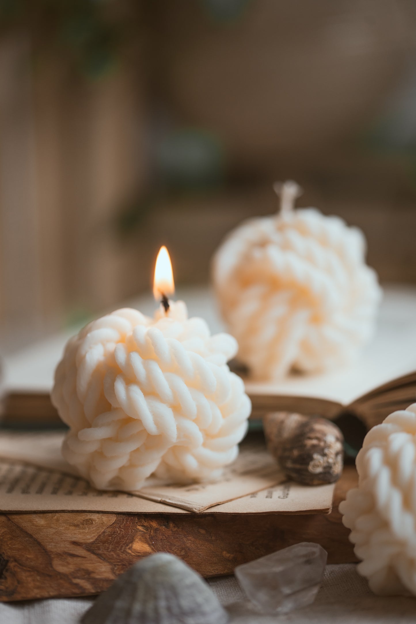 Knot-shaped soy wax candle with sculptural design