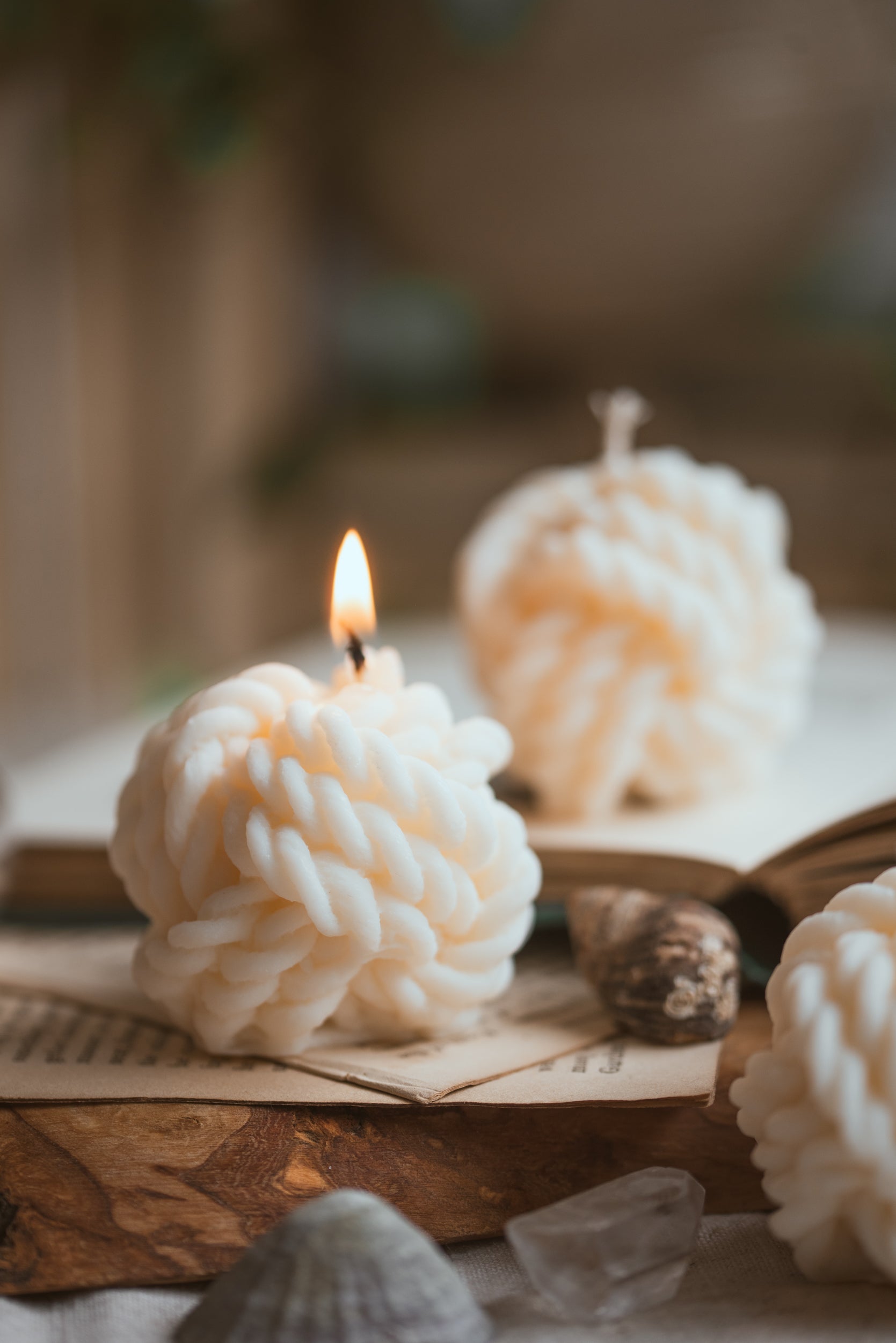 Knot-shaped soy wax candle with sculptural design